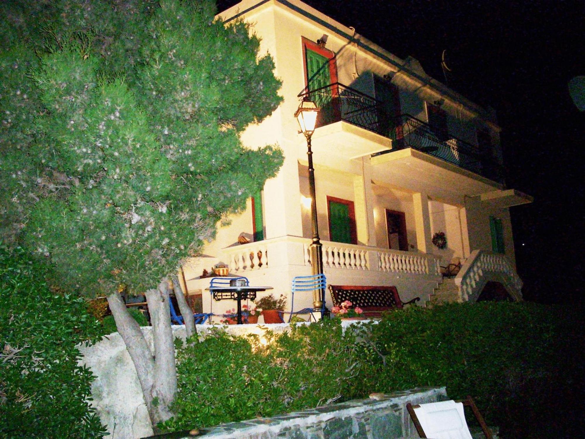 Hotel Blue Dolphin Batsíon Exterior foto